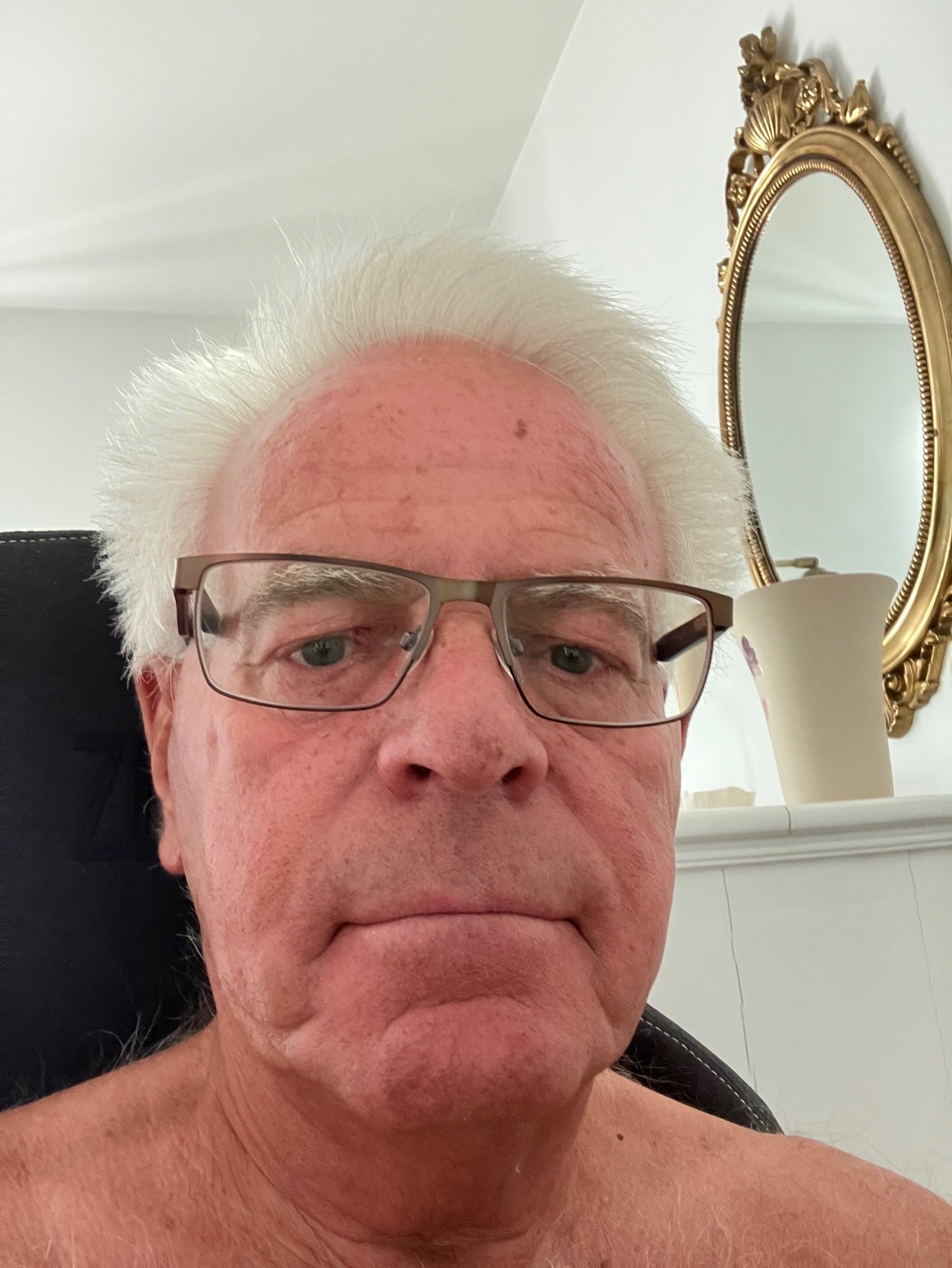 Änkeman på 74 år